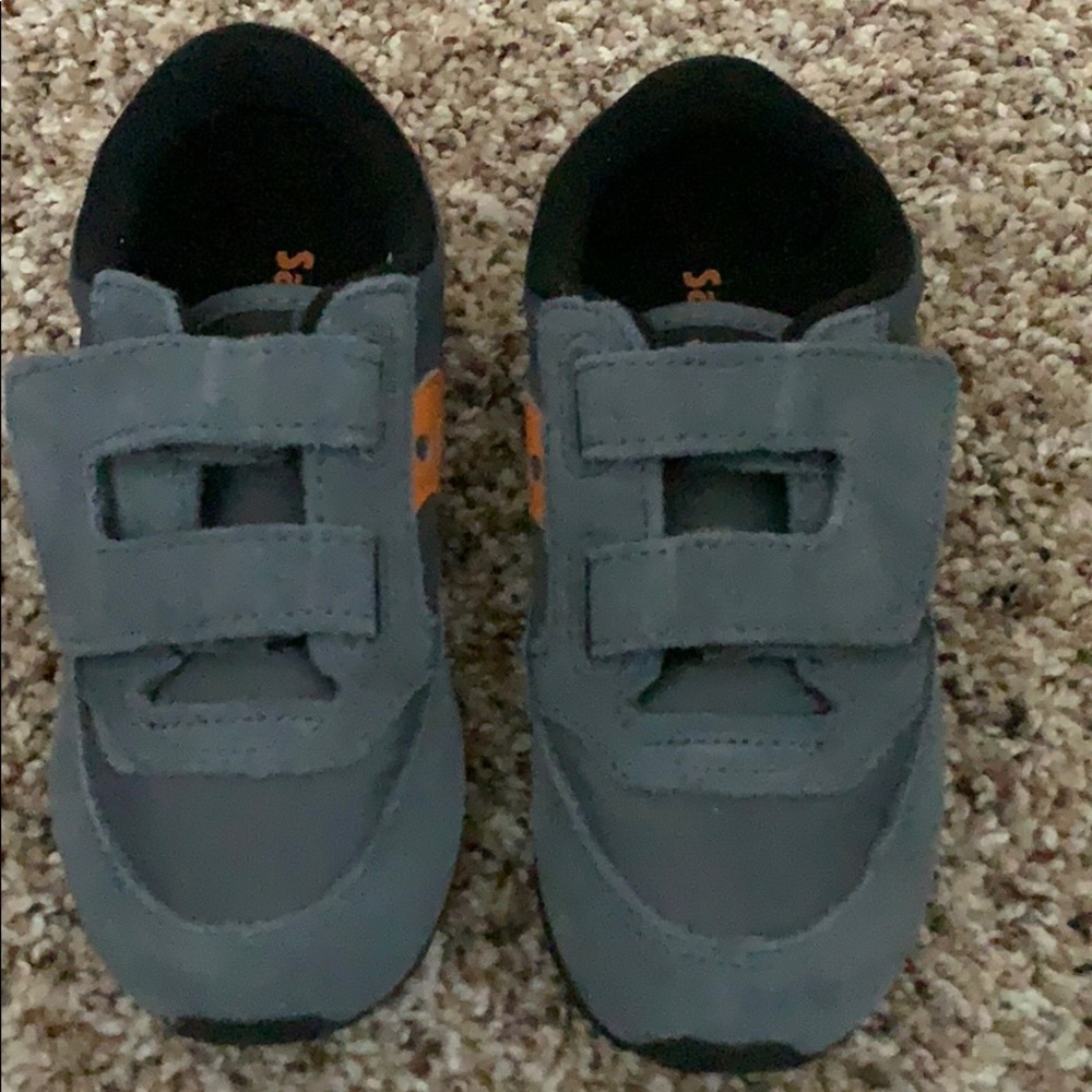 Saucony tennis shoes